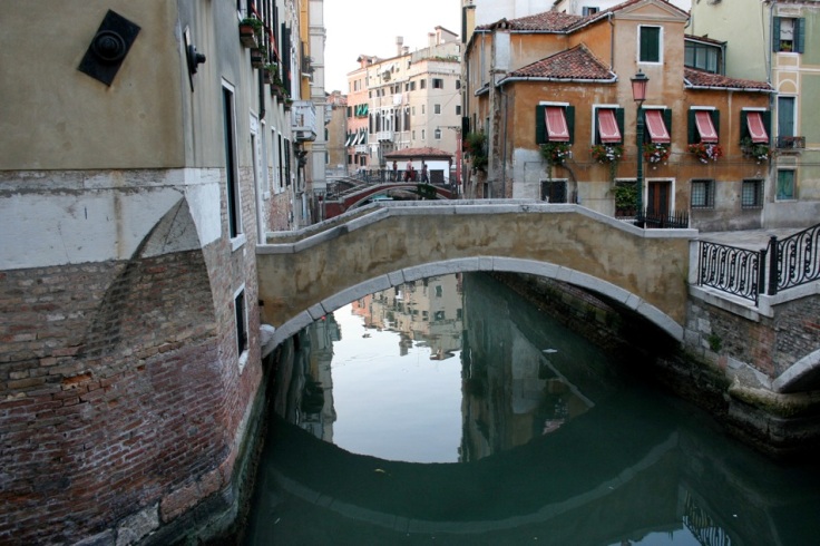 There are over 400 bridges in Venice